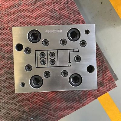 Экструзионная форма для серебряного отделки UPVC профиля сцепления окон и режима формирования пленки PVC