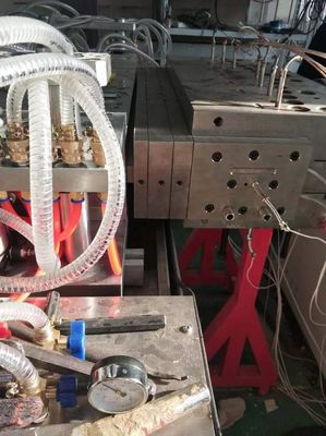 Высокий спрос двойной винтовой UPVC / WPC дверной машины с 38CrMoAlA винтового материала