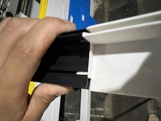 Профиль рамы UPVC на заказ Пластиковая экструзионная форма для производства бытовой продукции
