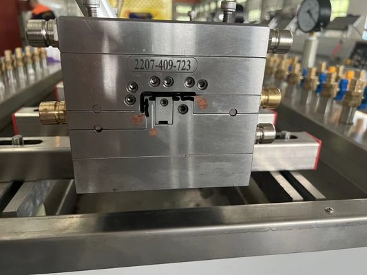 Серебряная ПВХ деревянная пластиковая дверь с профилем экструзионной формы для бытовой продукции