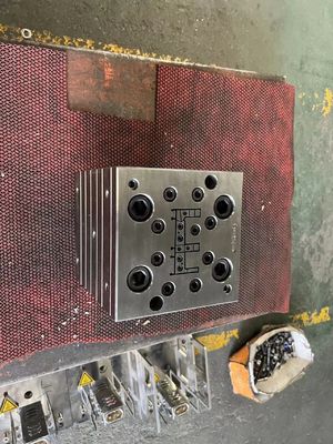 АвтоCAD разработанные Upvc рамные инструменты для формования полов и стеновых панелей пластиковых облицовок